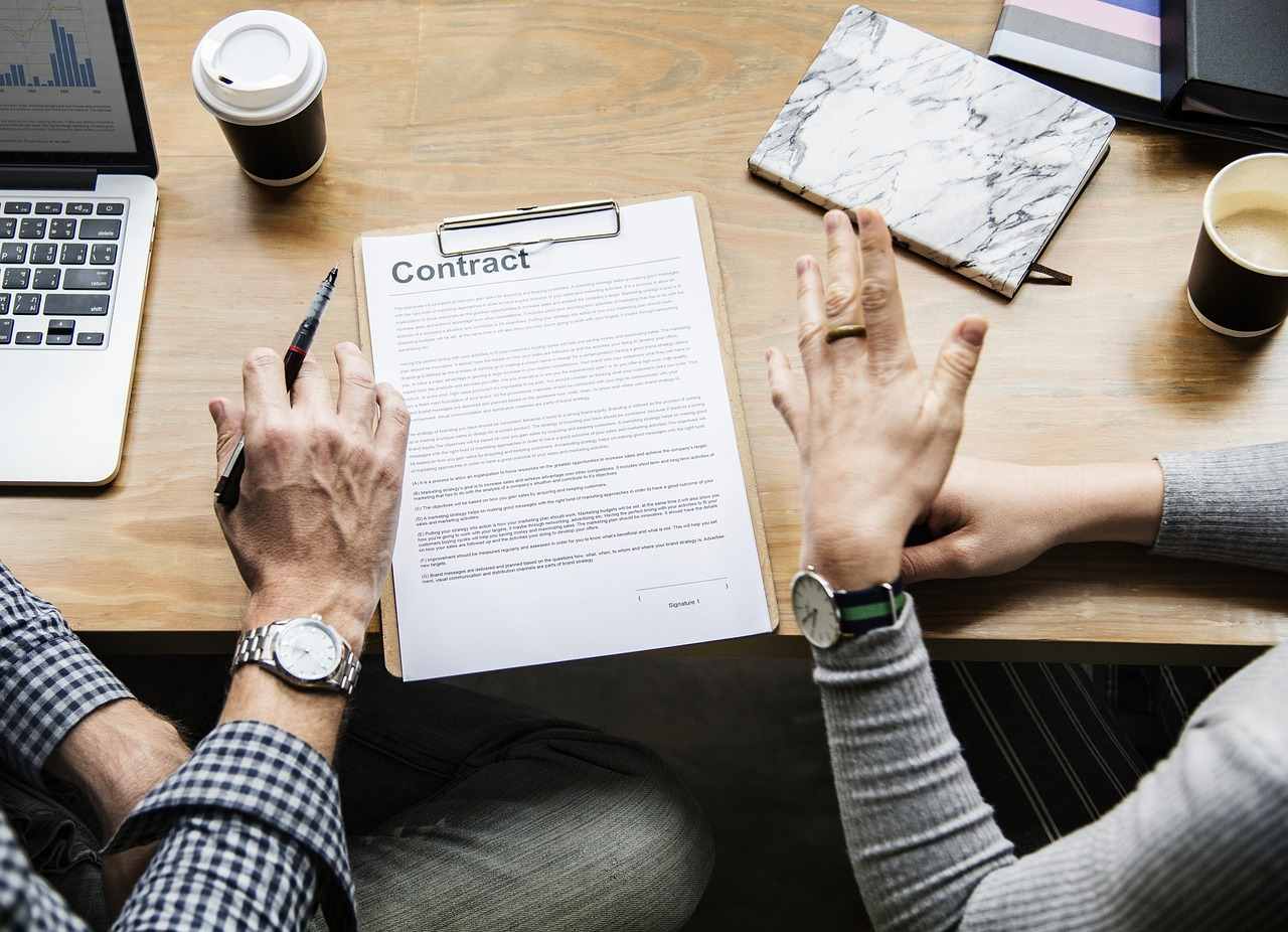 ¿En qué se diferencian los Contratos Civiles y los Contratos Mercantiles?